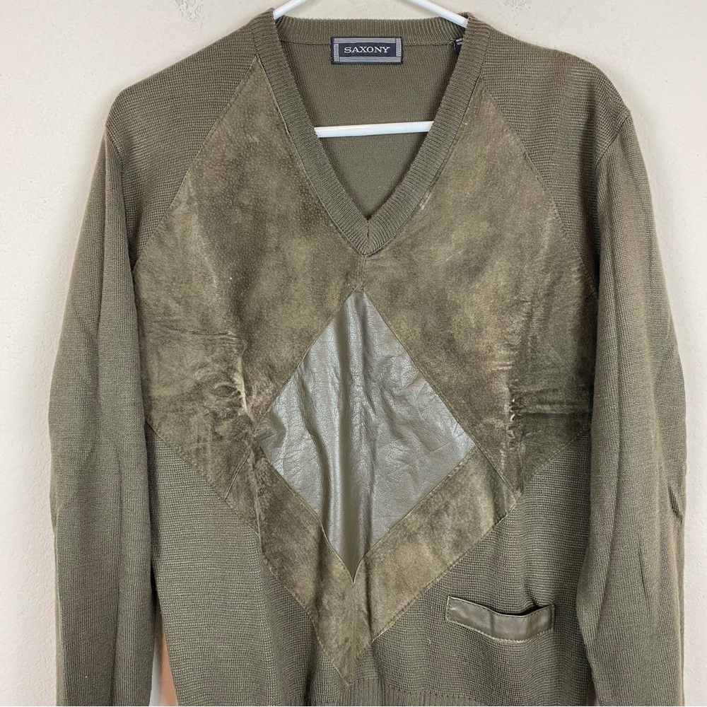 Saxony Vintage Men’s V Neck Olive Green Sweater - Picture 2 of 7